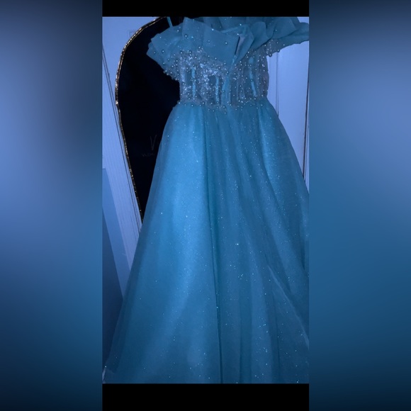Mint green prom dress - Picture 2 of 3